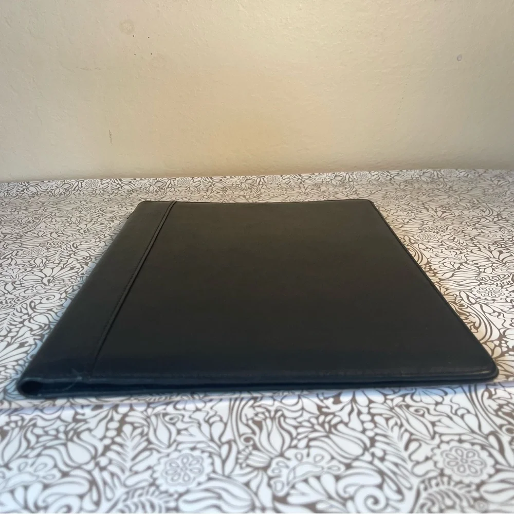 Buxton Velvet Touch Cowhide Exterior Folder
